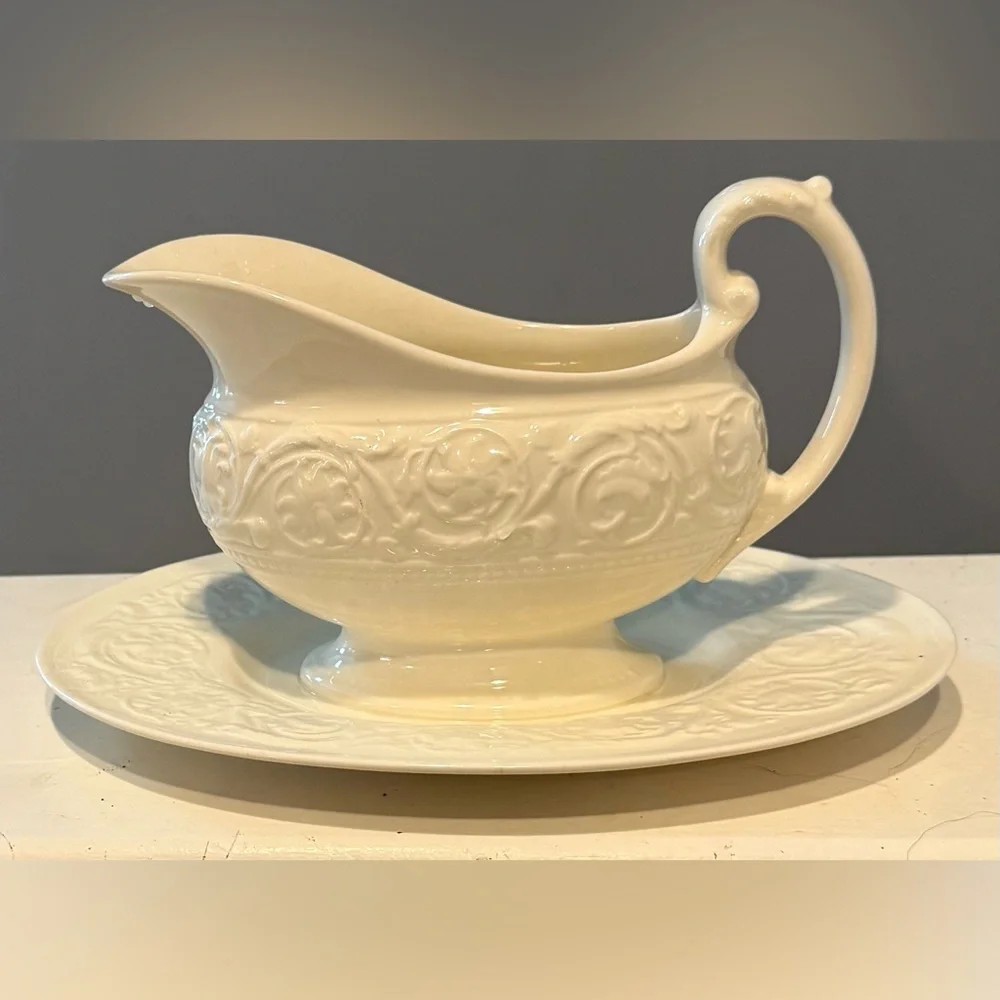 Vintage Wedgwood Patrician Gravy Boat with Attached Underplate|Barlaston England